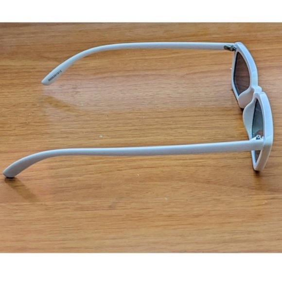 Elizabeth and James Sunglasses #2💥PRICE DROP💥 - Picture 4 of 10